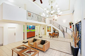  Cairns Queens Court  Кэрнс